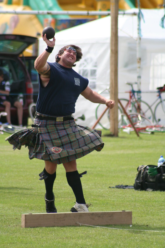 Scotland to host 2014 Commonwealth Games - skirts not compulsory say organisers!